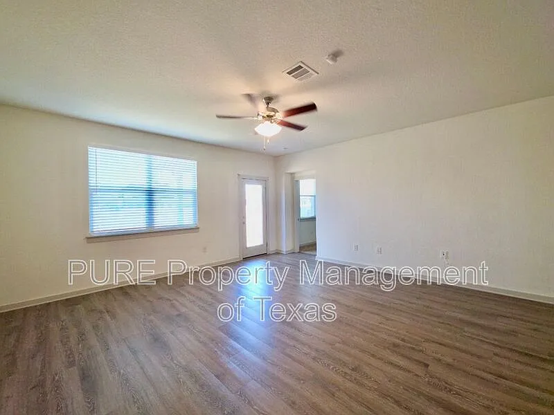 4 bed, 2.0 bath, 2017 sqft, $1,995 — Photo 3