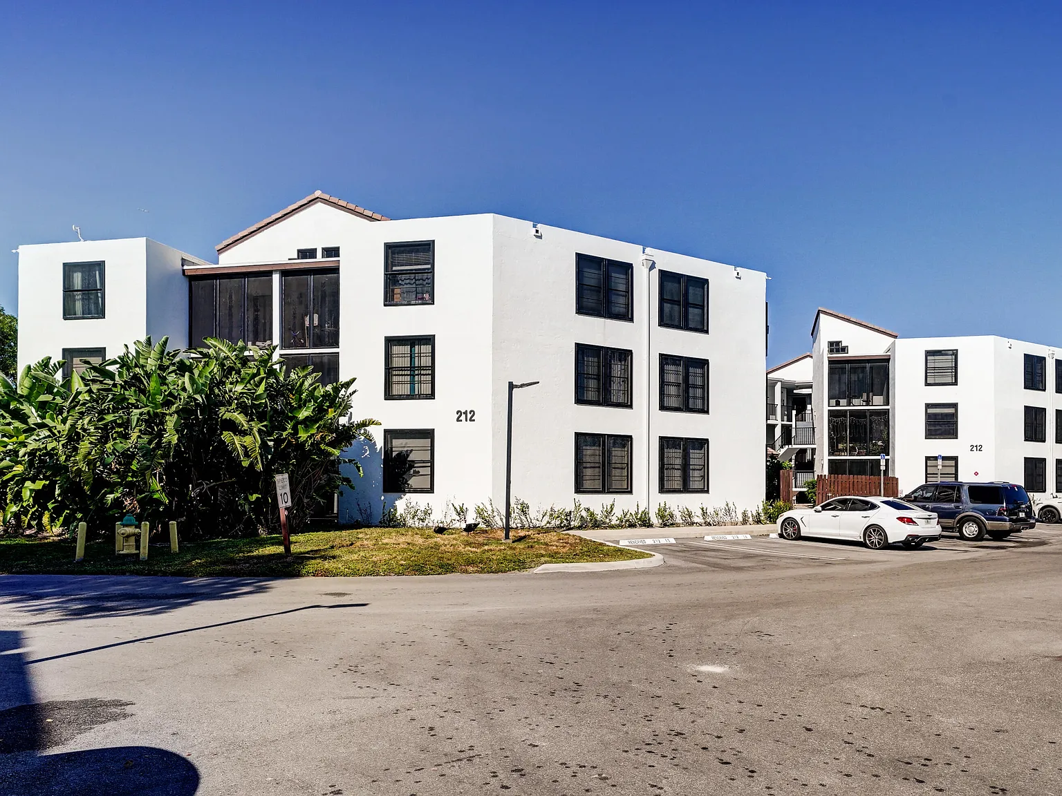 Lake Pointe Dr, Fort Lauderdale — Photo 1