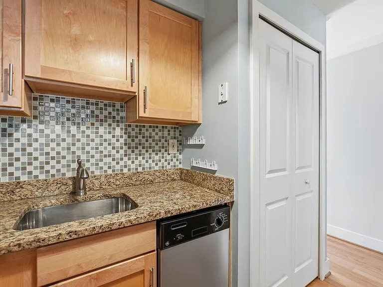 1413 11th St NW #A — Photo 11