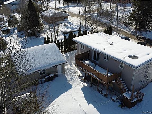 3rd image of 90 Rideau St