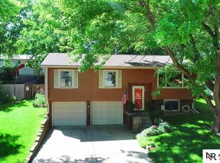 6119 NW 6th St, Lincoln, NE 68521