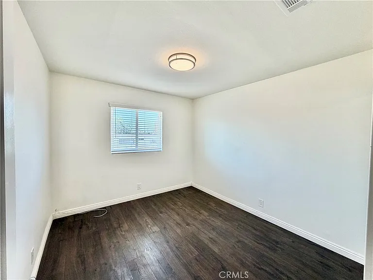 1477 W 20th St #7 — Photo 26