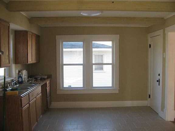 4th image of 1110 S Elm St
