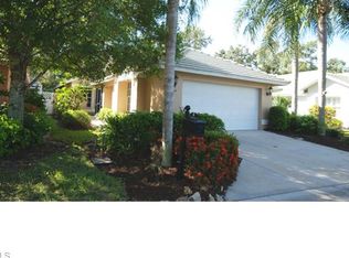 94 Fountain Cir, Naples, FL 34119