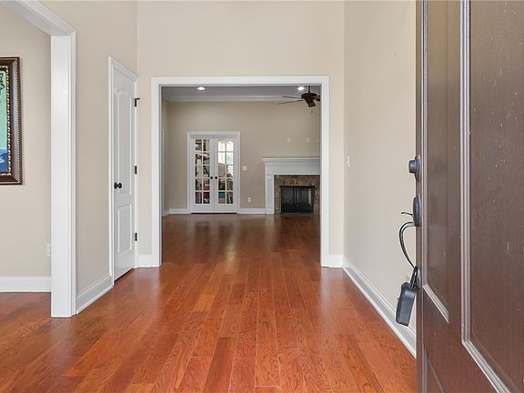 5th image of 504 Hay Market Ln