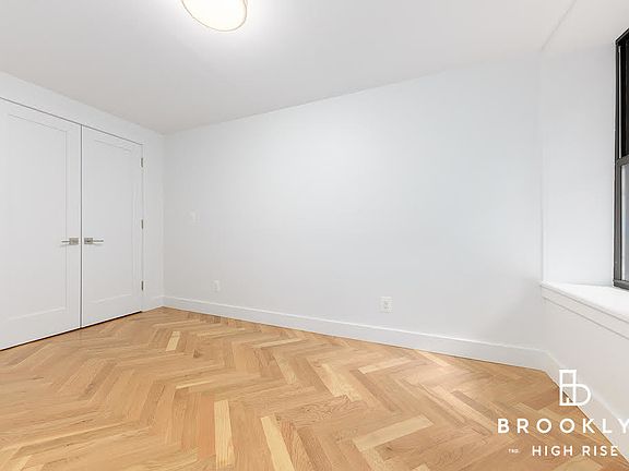 5th image of 11 Crooke Ave #D5