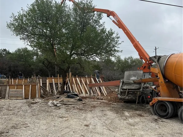 1344 Bellewood Ln, Canyon Lake, TX 78133
