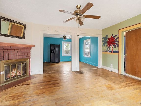 3rd image of 135 Huntley St