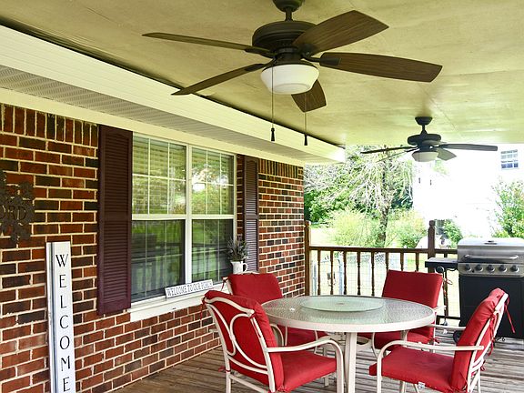 5th image of 218 Blue Grass Cir SE