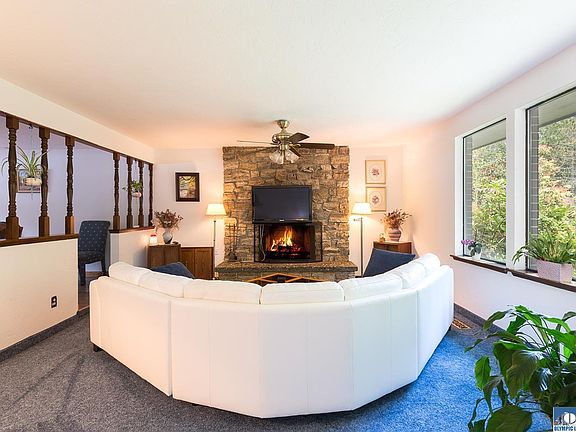 3rd image of 241 Sunshine Dr