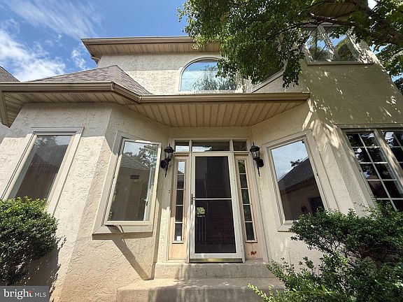 3rd image of 310 Overlook Ln