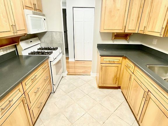 4th image of 922 North Blvd APT 305