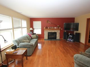 1641 Rose Ln, Romeoville, IL 60446