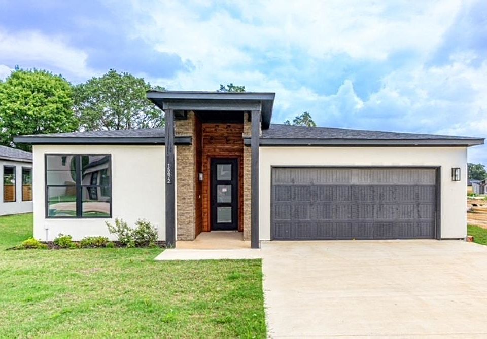 1st image of 15472 Anna Ln