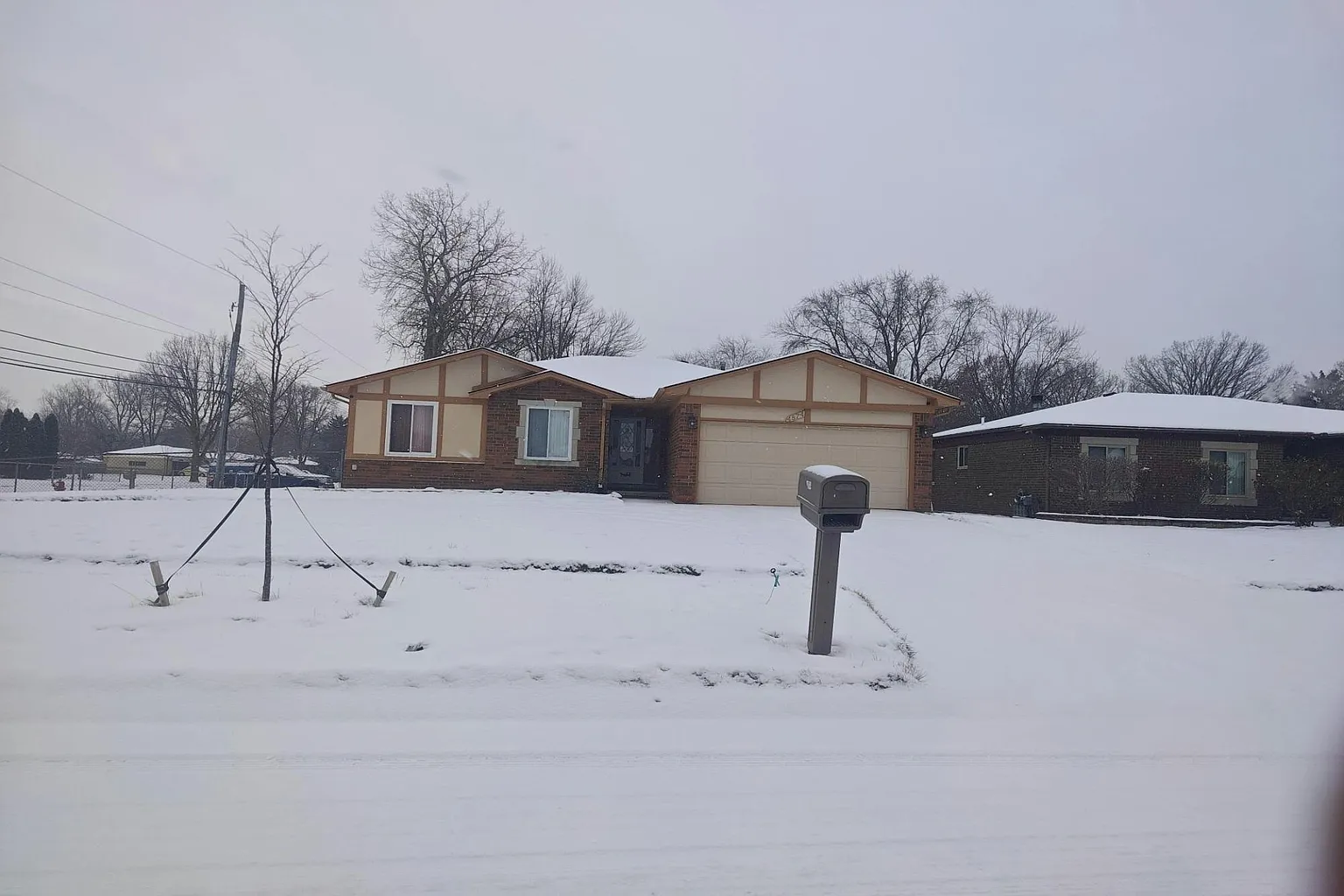 4874 Venetian Dr photo 1