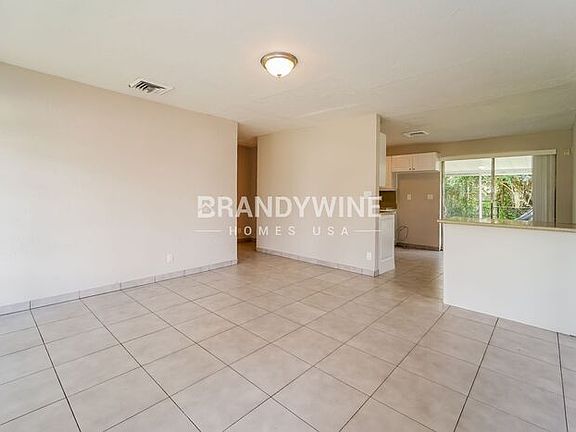 3rd image of 4914 SW 20th St
