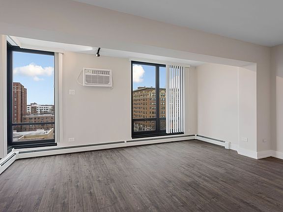3rd image of 6166 N Sheridan Rd APT 8L