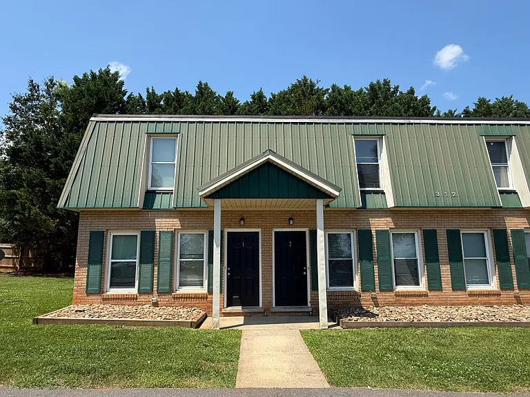 312 W Catawba Ave — Photo 1