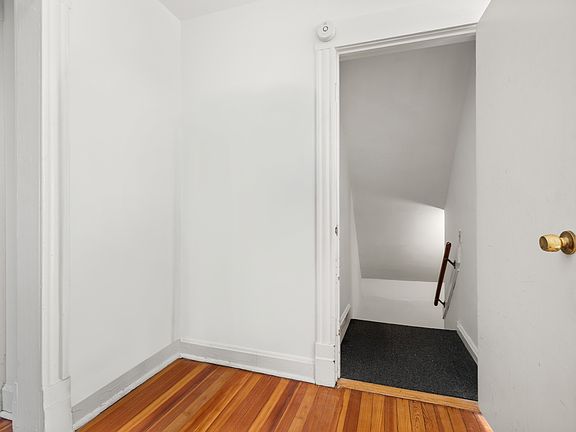 2nd image of 1121 Leonard Pl #3