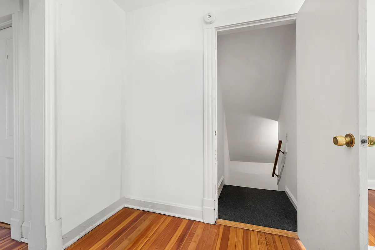 Building Photo - 1121 Leonard Pl #3