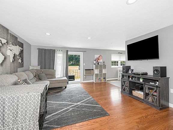 2nd image of 25 Edgelawn Ave APT 10