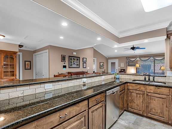 3rd image of 1807 Yellowstone Dr