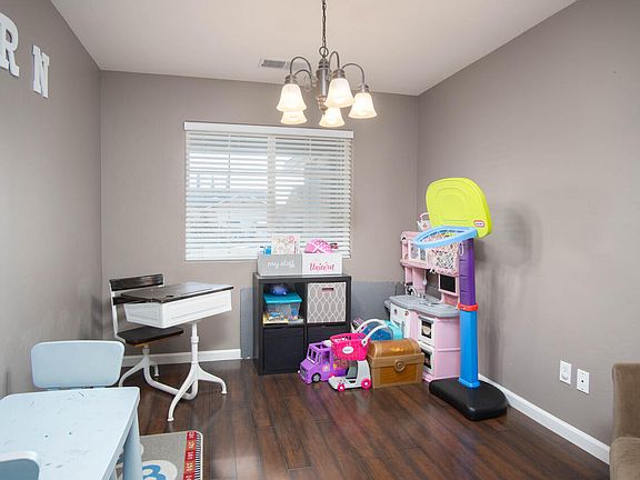 3rd image of 4316 E Oak Avenue