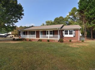 2107 Birchcrest Rd, Dallas, NC 28034