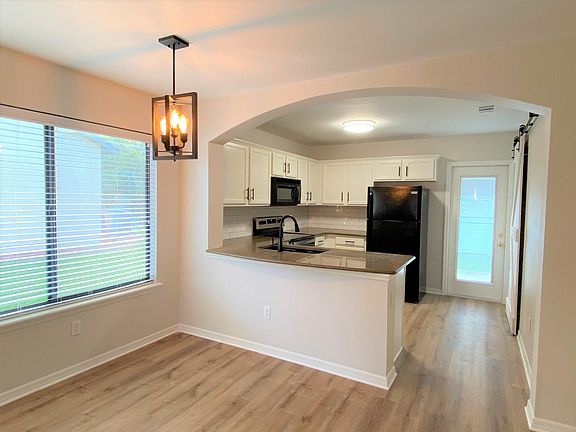 4th image of 325 Redwood Ln
