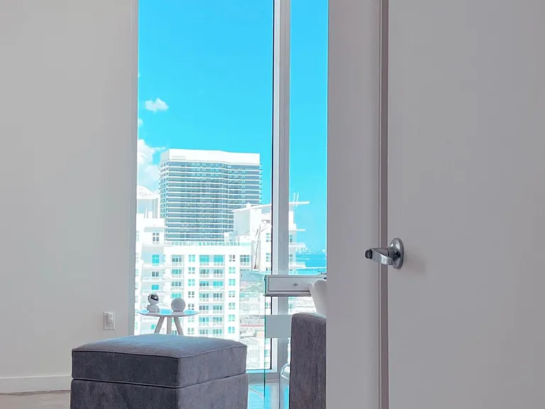 151 SE 1st St #Penthouse 2 — Photo 26