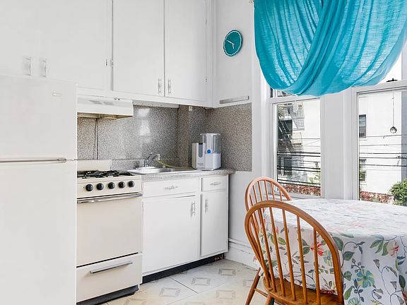 3rd image of 2264 36th St