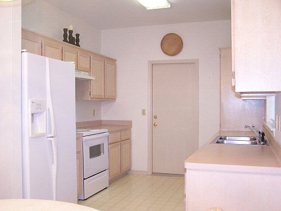 4th image of 471 Vicksburg Ave
