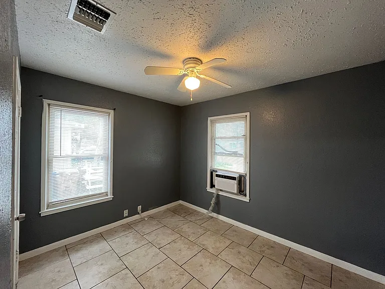 4961 Monitor St — Photo 8