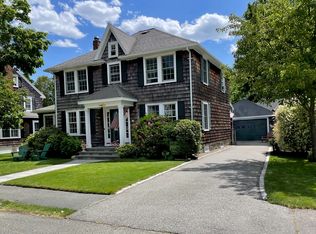 16 Pickwick Rd, Marblehead, MA 01945