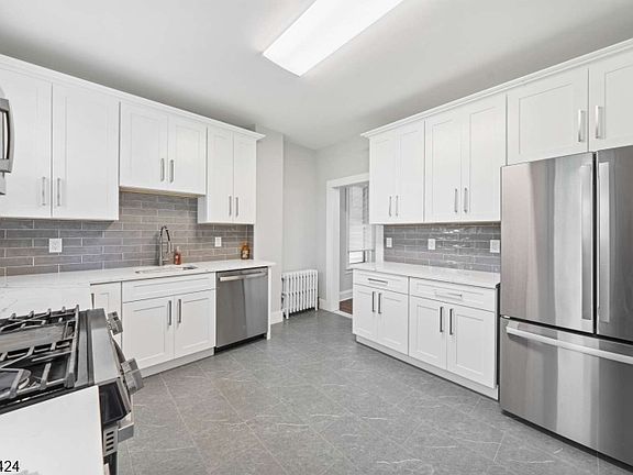 2nd image of 576 Walnut St