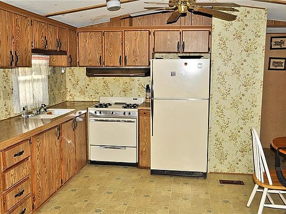 4th image of 30 Orange Ct