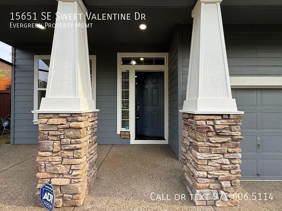 Charming & Elegant 3BR/3BA Home with Spacious Yard — Photo 3