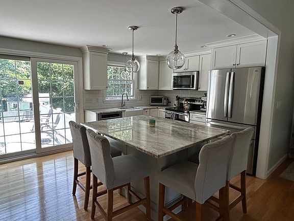 5th image of 75 Pearson Dr