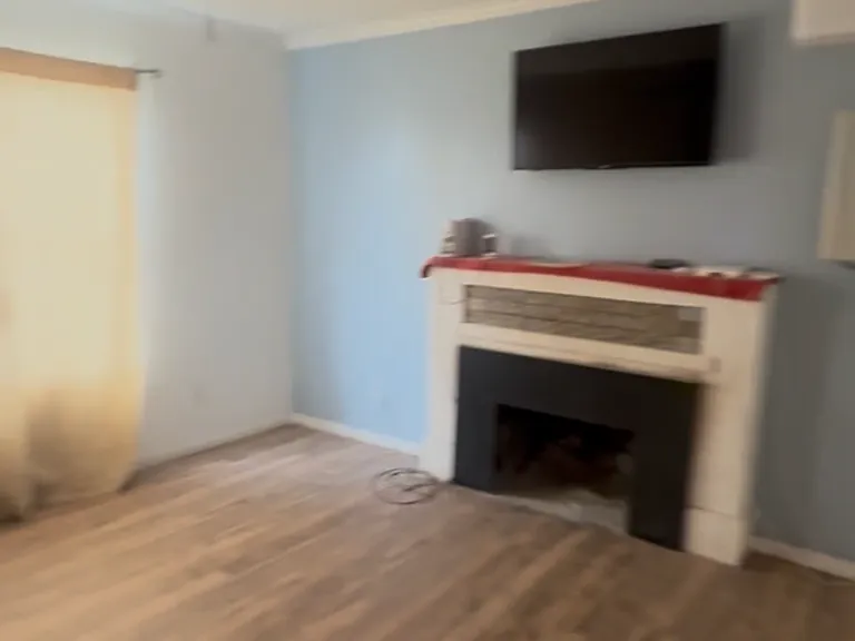 2304 Niles St — Photo 3
