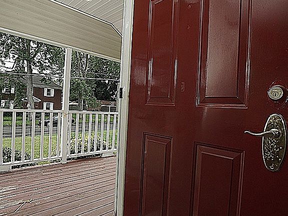 4th image of 1124 Maple Ave