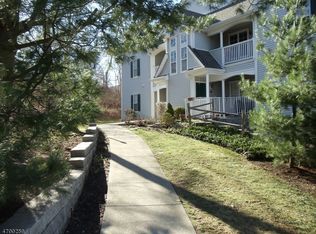 202 Chatfield Dr, Pompton Plains, NJ 07444