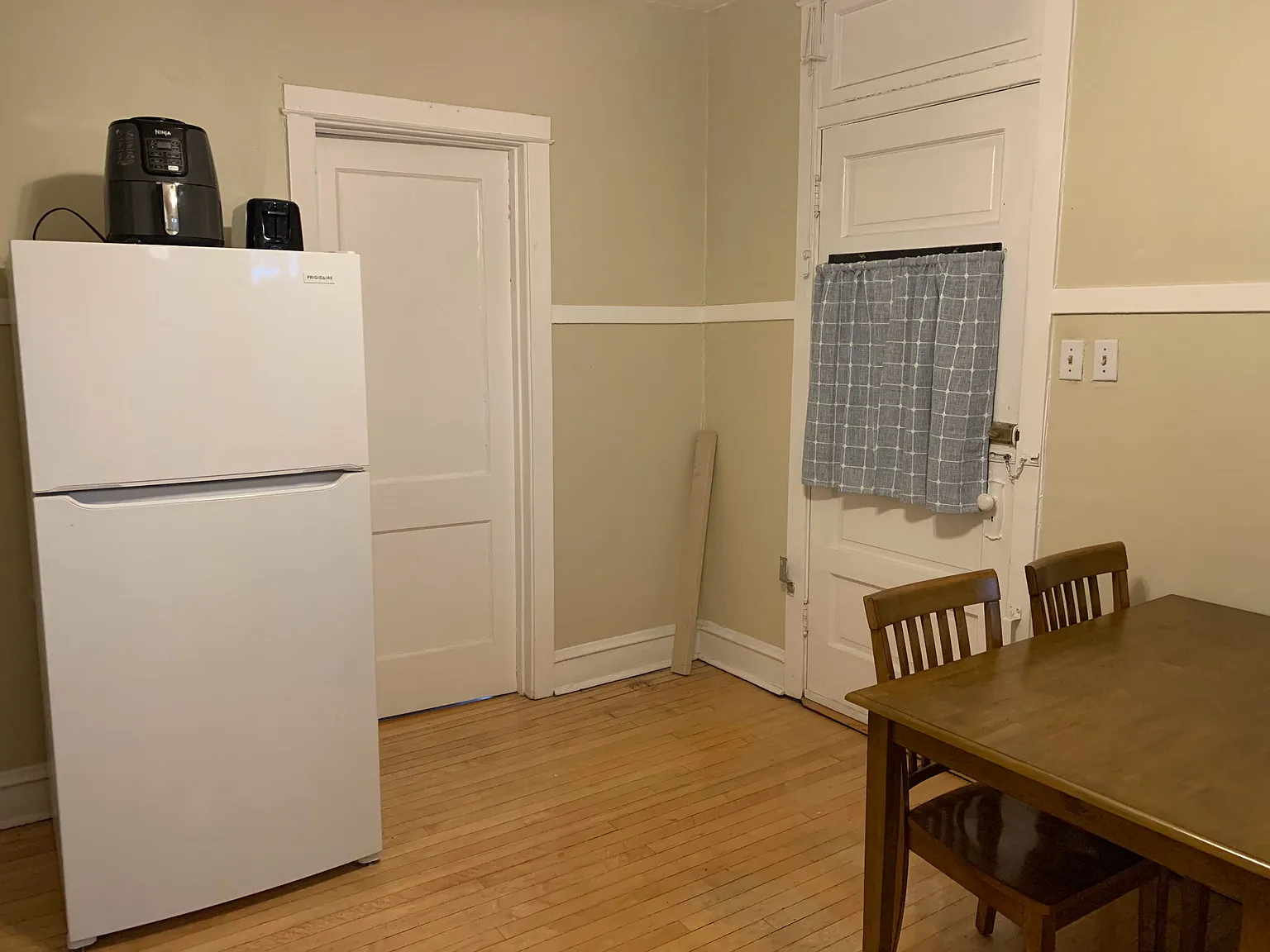 2 bed, $1,950 — Photo 1