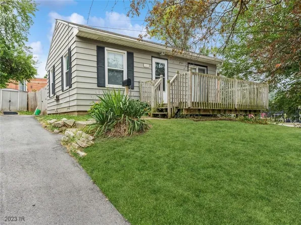 814 Pleasant View Dr, Des Moines, IA 50315
