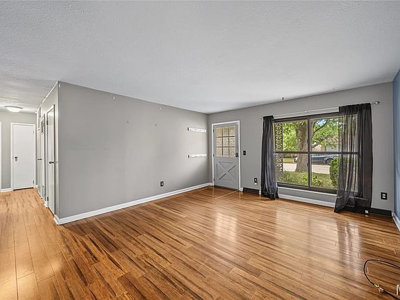 4th image of 5 Redbud Ln