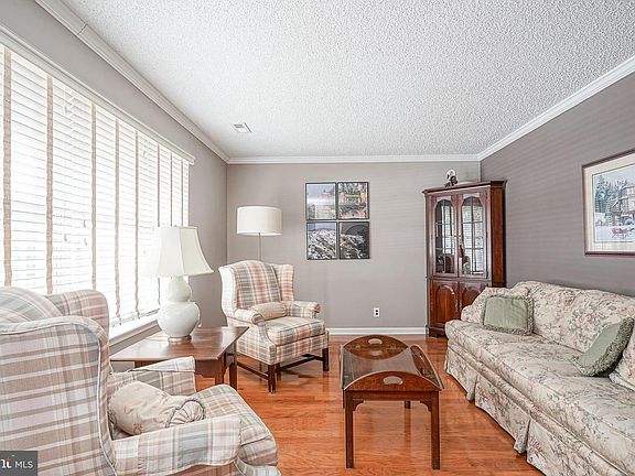 4th image of 255 Genesee Rd