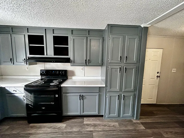 Hickory Knoll — Photo 65