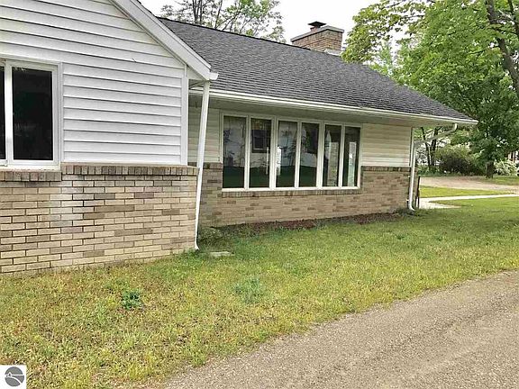 4th image of 1312 Veterans Dr