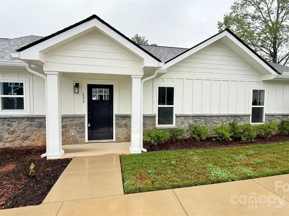 203 Beacon Ave, Morganton, NC 28655