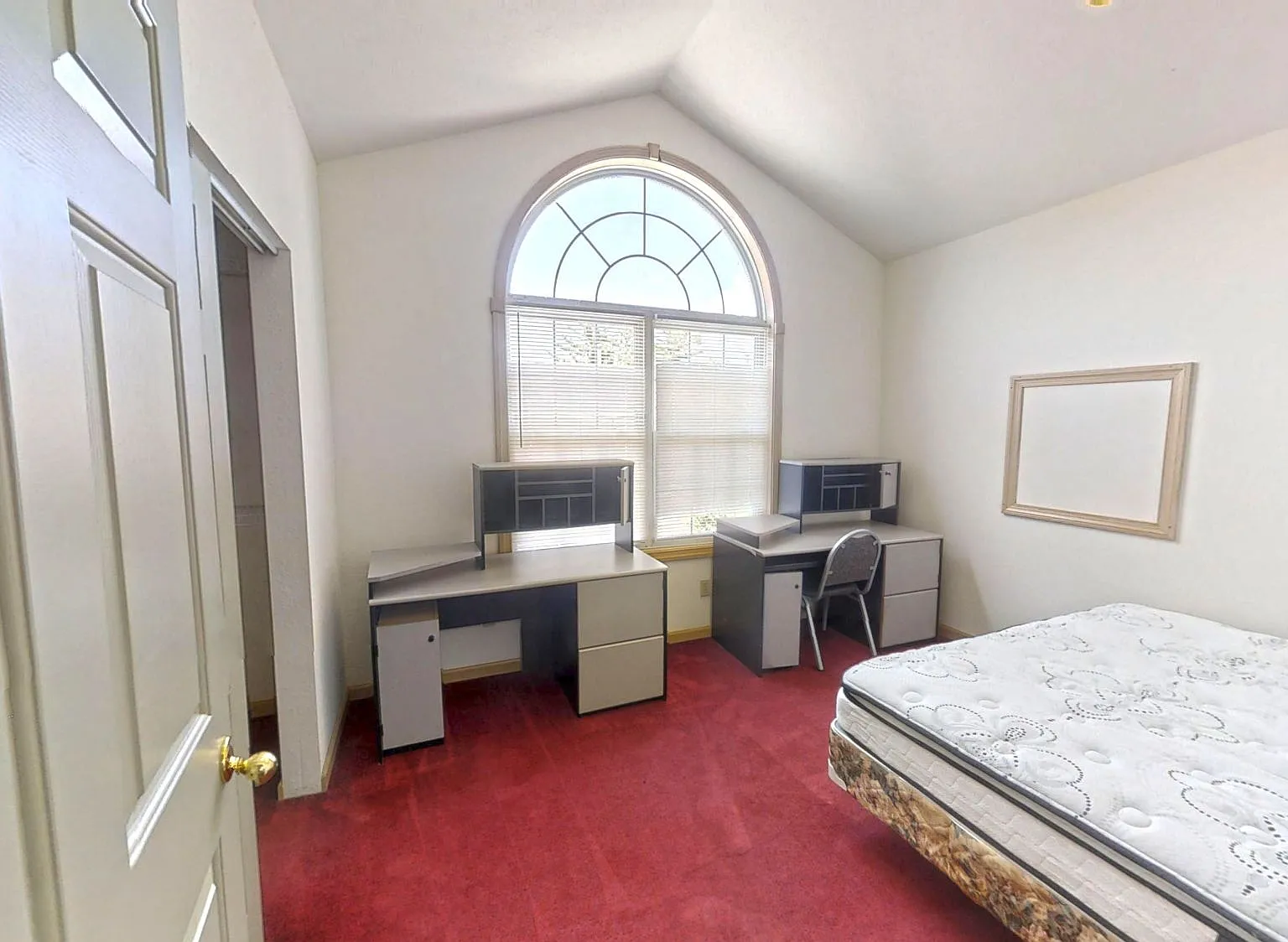 712 W Green St — Photo 3