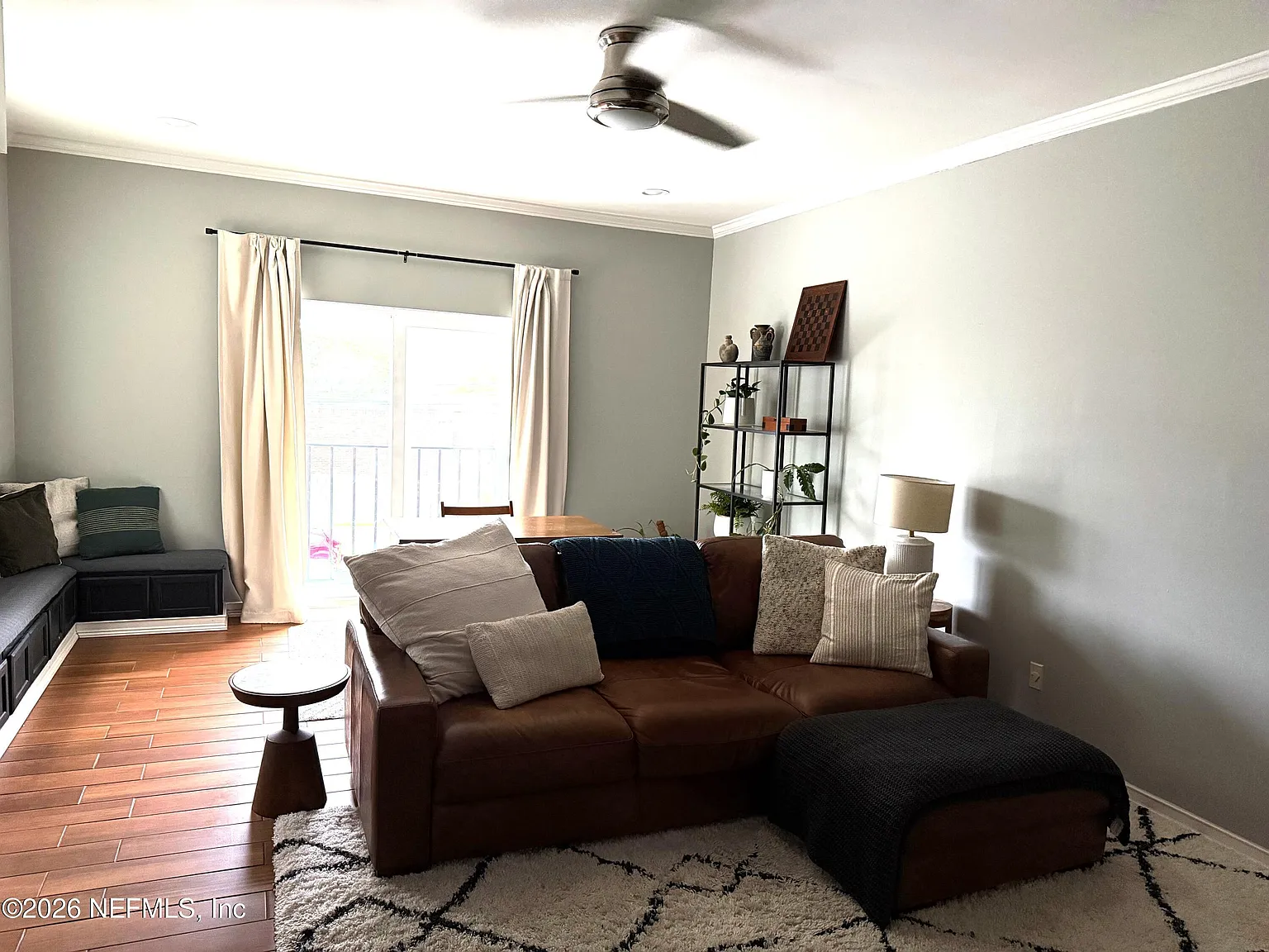 1 bed, 1.0 bath, 859 sqft, $1,675 — Photo 2